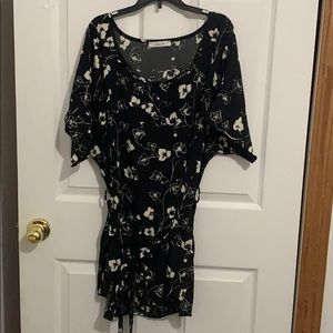 Women’s black and white floral top